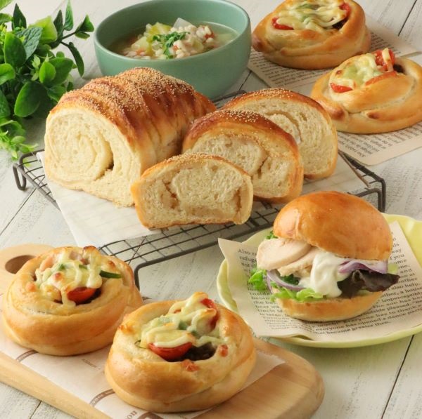 もち大麦入りの白あんパン＆鶏ごぼうカップパン