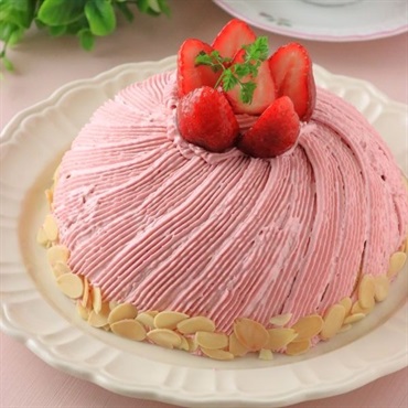 木苺クリームと抹茶ムースのドームケーキ