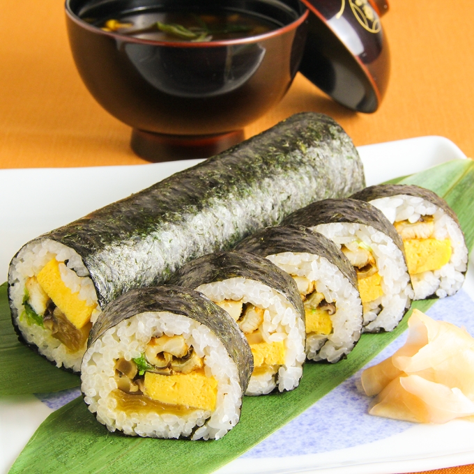 巻き寿司（2本）,なめこの赤だし